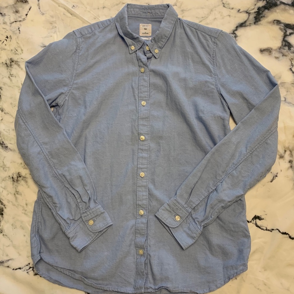Gap button up shirt - Size Small.